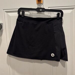 Vuori women’s black tennis skirt small